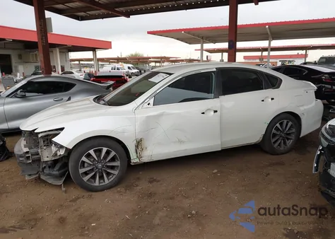 2016 Nissan Altima 2.5 Sv z USA, uszkodzony, nr VIN 1N4AL3AP8GC279818